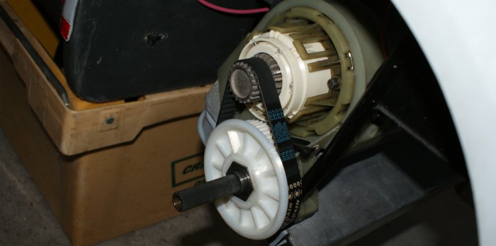 The 2nd motor with metal main cog and Yellow smaller cogs inside